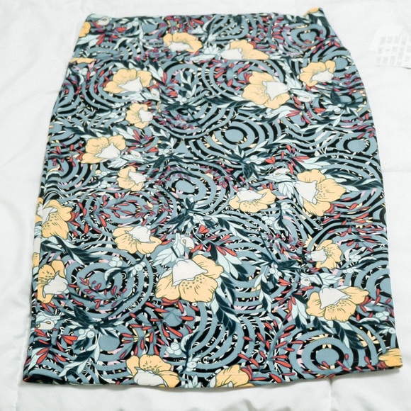 LuLaRoe - Size S Cassie Skirt - Picture 1 of 3